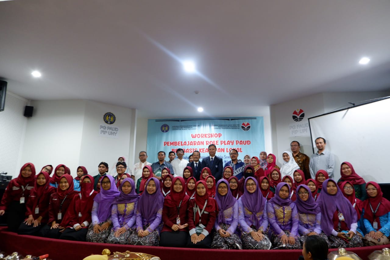 WORKSHOP PEMBELAJARAN ROLE PLAY PAUD BERBASIS KEARIFAN LOKAL